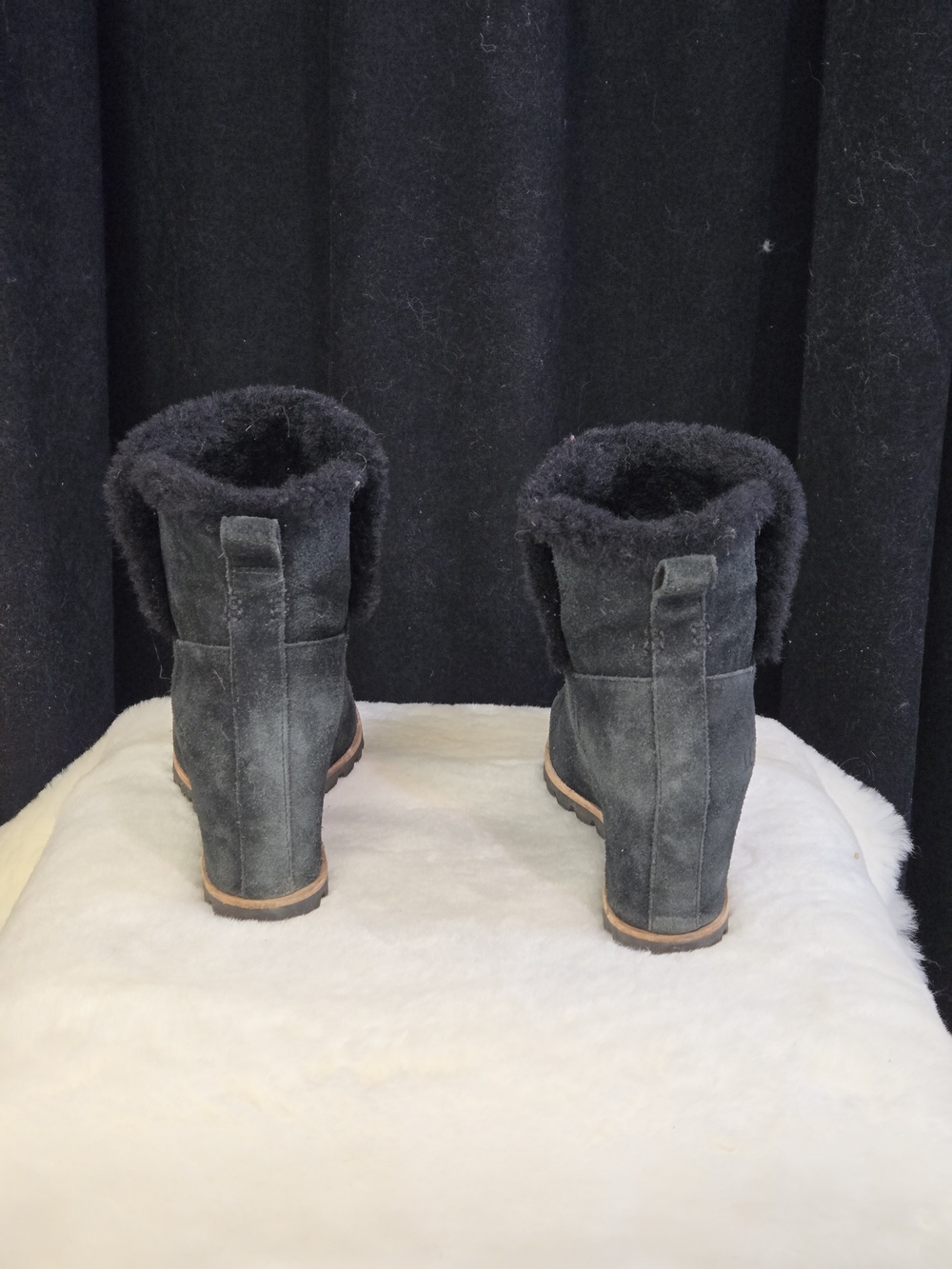 UGG Kristin Wedge Boots Size 9 Black Worn Twice - Picture 4 of 7